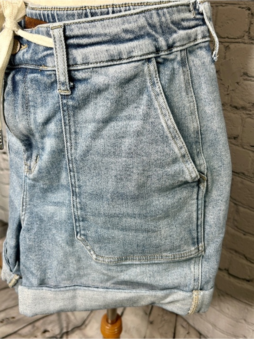 Judy Blue Womens L Denim Shorts High Rise Drawstring Cuffed Patch Pocket Jeans - Picture 3 of 10